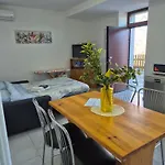 Le Mimose House Di - Apartamento *